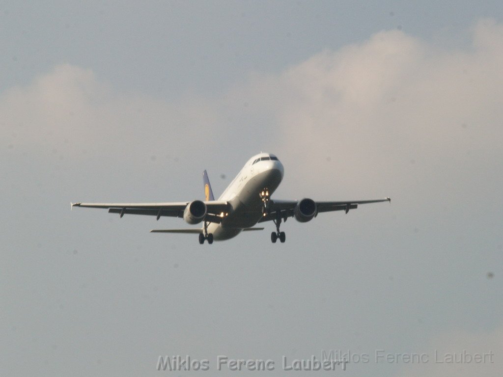 Warten auf den Airbus 380 Koeln Bonn P242.JPG